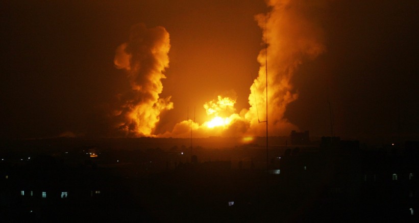 طائرات الاحتلال الاسرائيلي تستهدف مواقع للمقاومة في مناطق متفرقة من قطاع غزة