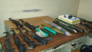 بالصور..خلية تابعة للقاعدة بحوزتها صواريخ وذخائر تقع في قبضة الأمن