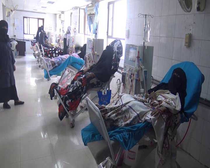 إب: مرضى مستشفى الثورة يعانون من نقص في الأدوية والمستلزمات الطبية