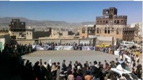 استجابة للنفير العام ابناء حارة السلم بمديرية ازال ينظمون وقفة ضمن حملة تحرير مارب.