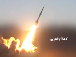 صاروخ قاهر1 يرد على مجازر العدوان ويقضي على تجمعات كبيرة لقوات العدوان والمرتزقة في صحراء الجوف