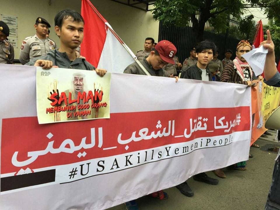وقفة للأندونيسيين تضامنا مع الشعب اليمني أمام السفارة السعودية بجاكرتا