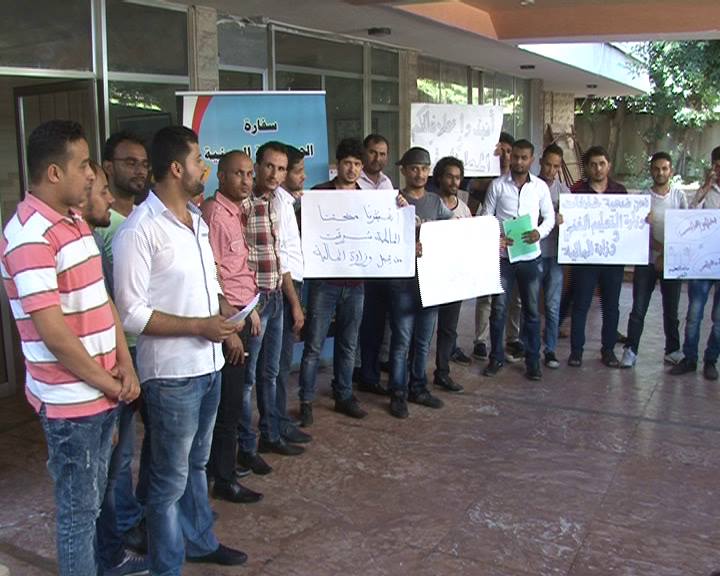 وقفة للطلاب اليمنيين المبتعثين في بيروت للمطالبة بمستحقاتهم المالية.