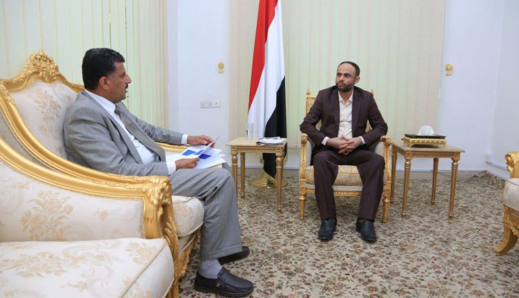 الرئيس المشاط يناقش مع محافظ البنك المركزي وضع القطاع المصرفي