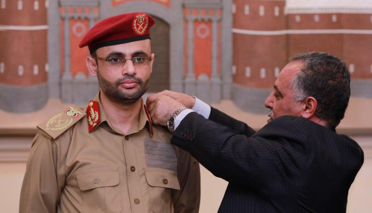 صنعاء– 23 شعبان 1440هـ قام رئيس مجلس النواب الأخ يحيى على الراعي اليوم بتقليد الأخ مهدي المشاط رئيس المجلس السياسي الأعلى القائد الأعلى للقوات المسلحة برتبة المشير. جرت مراسم التقليد بحضور أعضاء المجلس السياسي الأعلى محمد النعيمي وسلطان السامعي وأحمد الرهوي، ورئيس حكومة الإنقاذ الوطني الدكتور عبدالعزيز بن حبتور، ورئيس مجلس الشورى محمد العيدروس ونائب رئيس مجلس النواب عبدالسلام هشول. سبأ