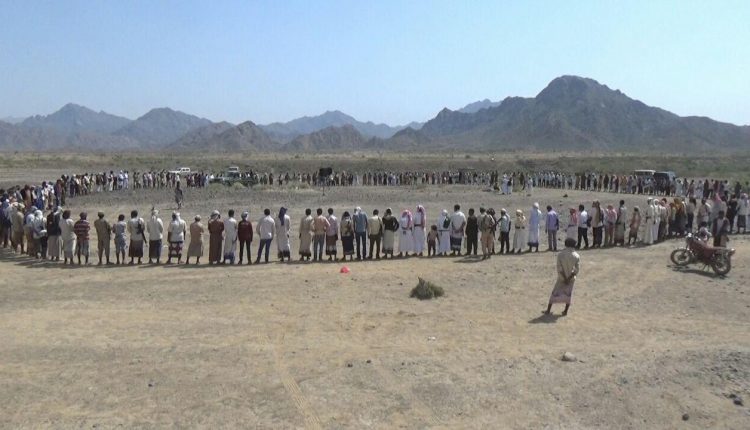 أبناء جبل رأس بالحديدة ينددون بجريمة اغتصاب امرأة في التحيتا (صور)