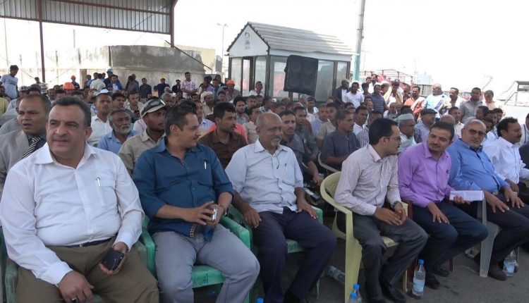 شركة النفط بالحديدة تكرم عمالها وموظفيها بمناسبة عيد العمال