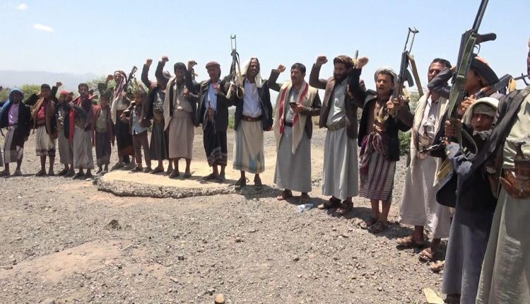 وقفة للعائدين من صفوف العدوان من أبناء عزلة بني جماعة بالقفر في إب (صور)