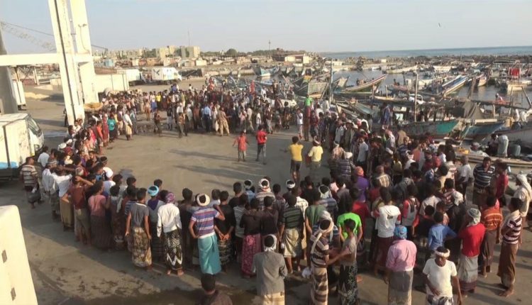 صيادو الحديدة ينفذون وقفة احتجاجية تنديدا باختطاف العدوان اكثر من 170صيادآ