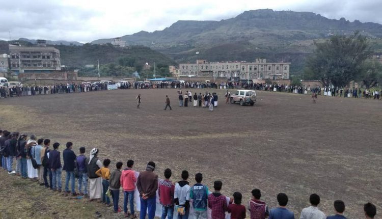 وقفة قبلية مسلحة في النادرة بإب تنديدا بجرائم العدوان الأمريكي السعودي