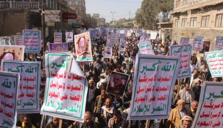 بالصور.. مسيرة جماهيرية حاشدة بذمار تنديداً بجريمة اغتيال سليماني والمهندس.