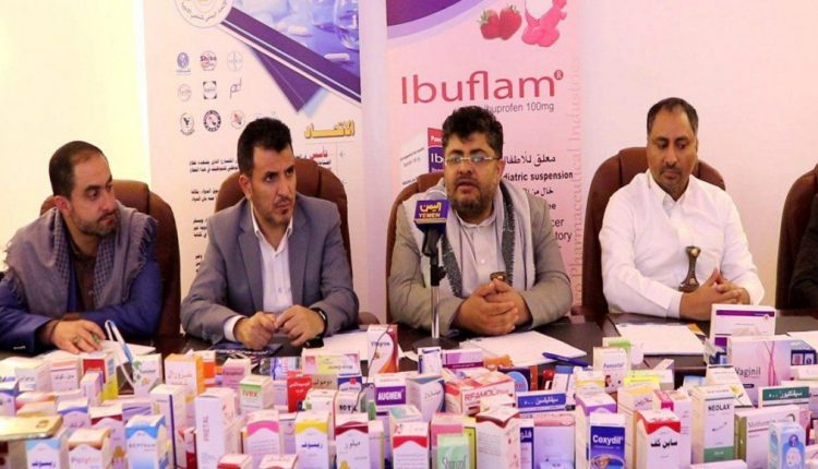 محمد علي الحوثي يؤكد أهمية النهوض بالصناعة الدوائية الوطنية
