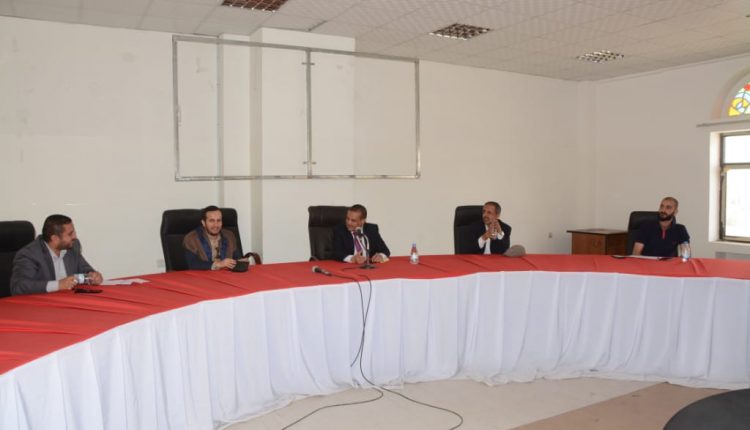 وزير الصناعة يلتقي مبتكري إنتاج أجهزة التنفس الصناعي