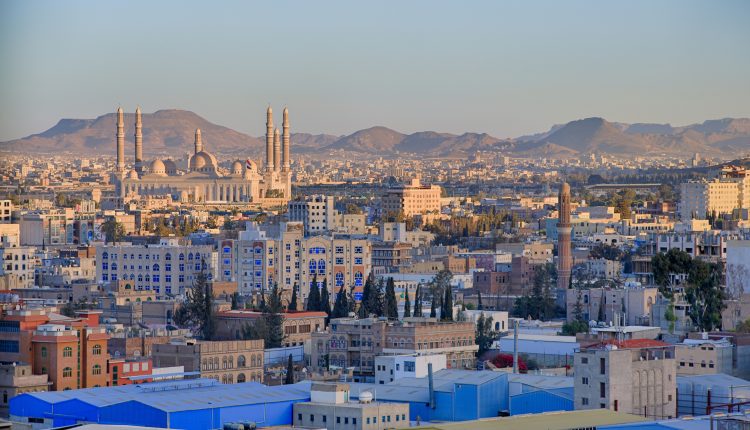 حملة رش وتعقيم للأسواق المركزية بأمانة العاصمة