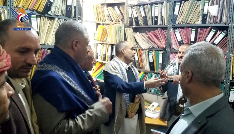 _وكيلا مصلحة الضرائب يكرمان مدير عام فرع صعدة٣ (1)