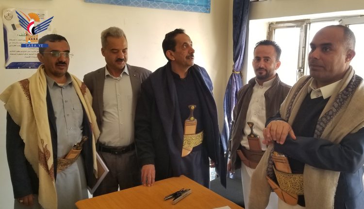 وكيلا مصلحة الضرائب يكرمان مدير عام فرع صعدة٣