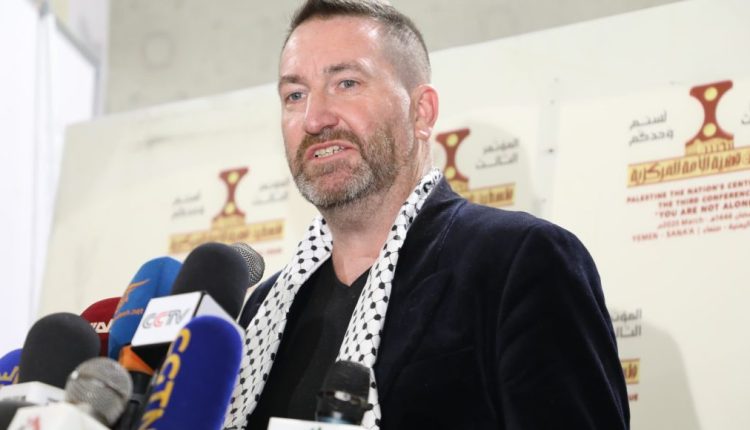 الإعلامي-والناشط-البريطاني-سويني-1130×580