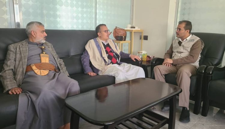 الضرائب والجمارك